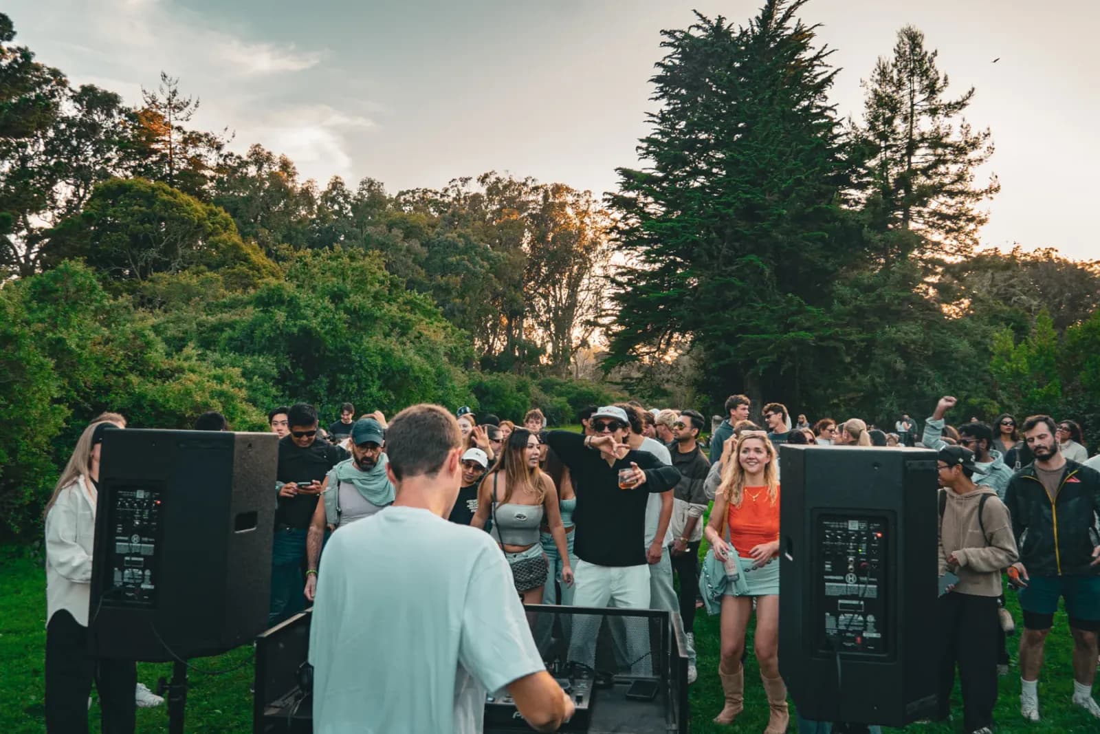 Zusebi 002: Golden Gate Live — crowd